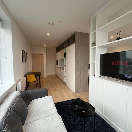 London Heathrow Airport Apartment Voyager House Terminal 12345 - Ev Electric And Parking Available Хитроу Экстерьер фото
