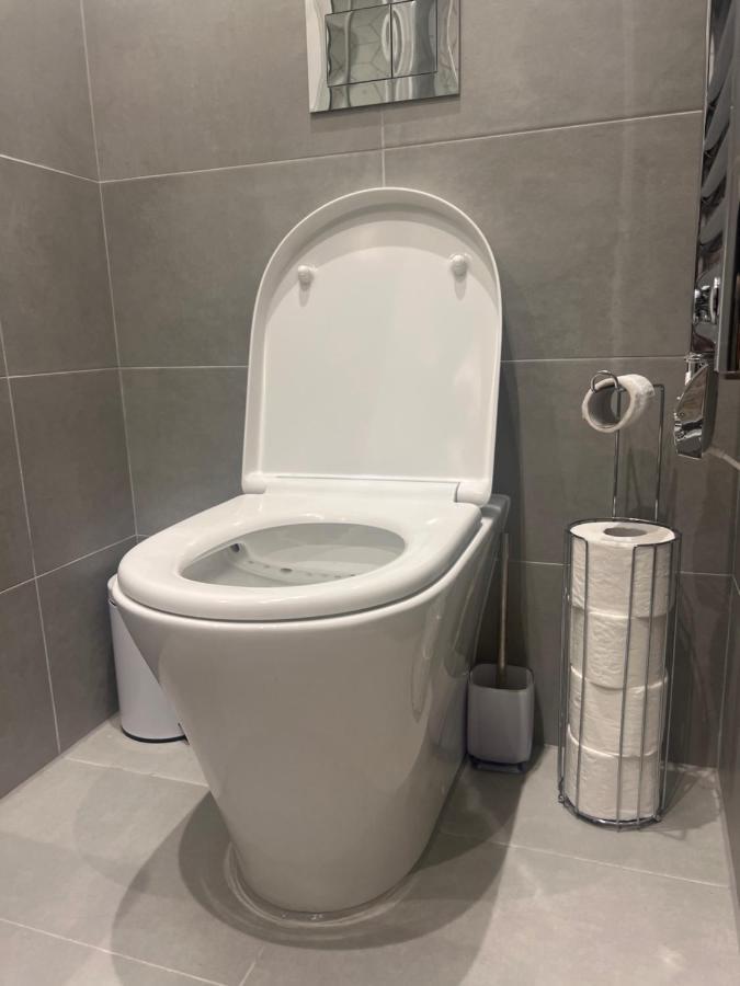 London Heathrow Airport Apartment Voyager House Terminal 12345 - Ev Electric And Parking Available Хитроу Экстерьер фото