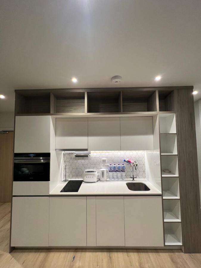 London Heathrow Airport Apartment Voyager House Terminal 12345 - Ev Electric And Parking Available Хитроу Экстерьер фото